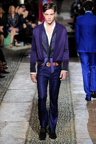 Look 12